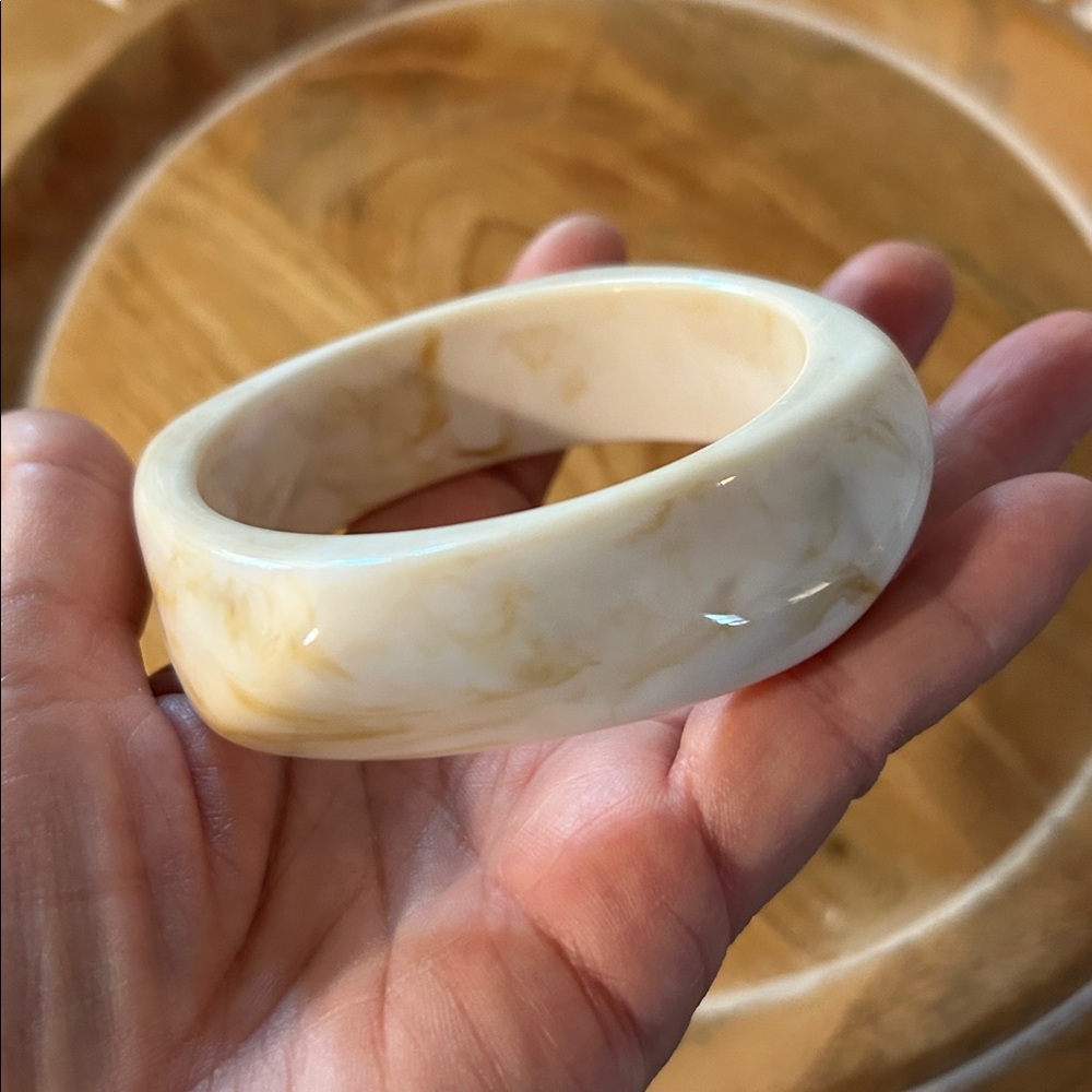 Chunky Marbled Cream Tan Bangle Bracelet NEW acrylic